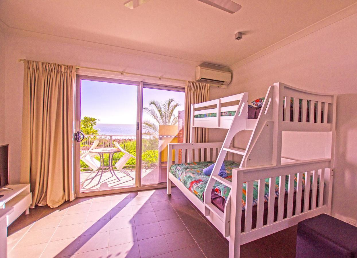 Onslow Beach Resort Bagian luar foto