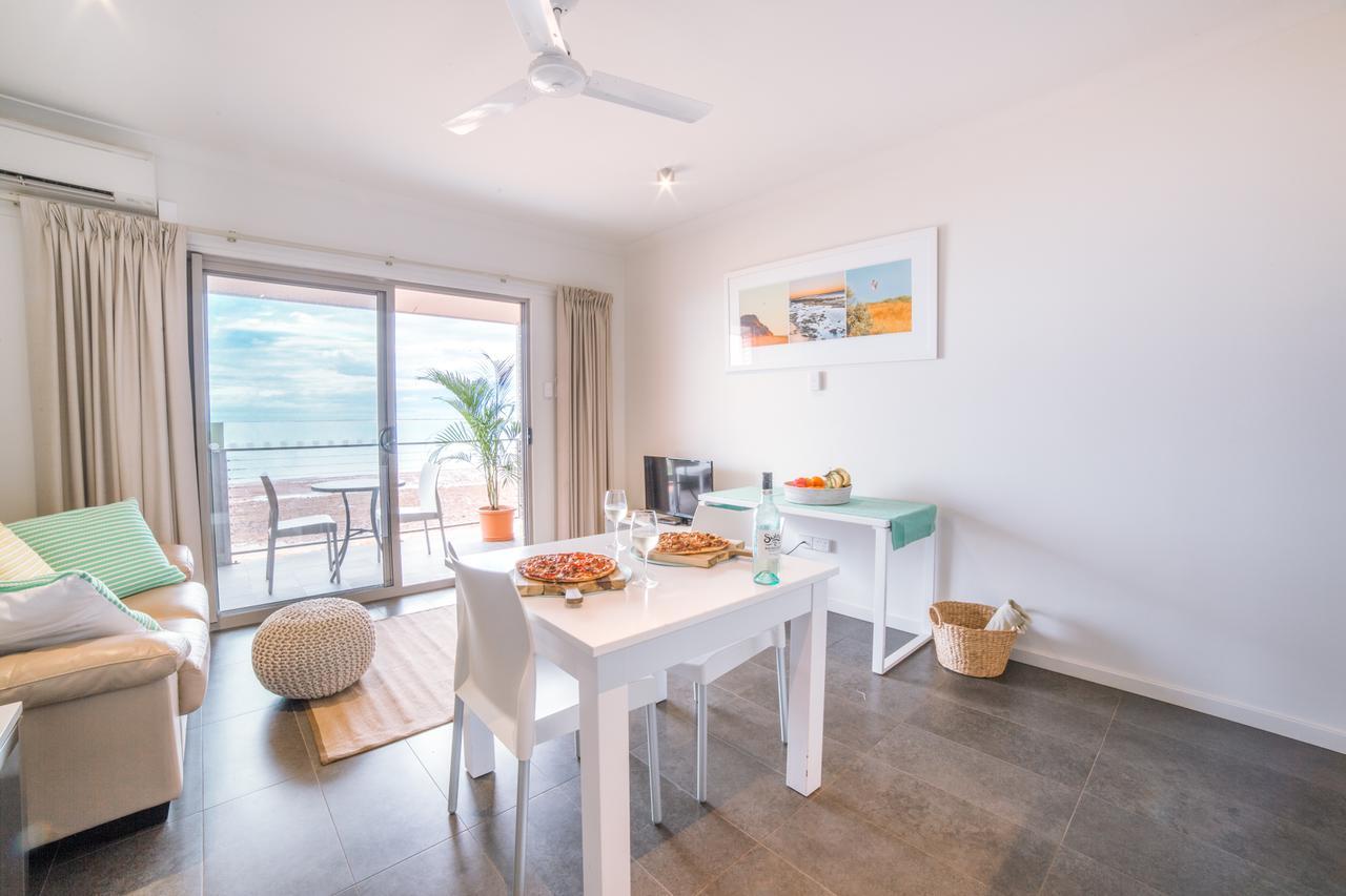 Onslow Beach Resort Bagian luar foto
