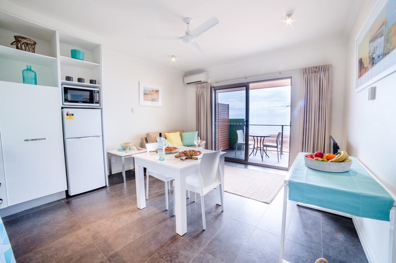 Onslow Beach Resort Bagian luar foto